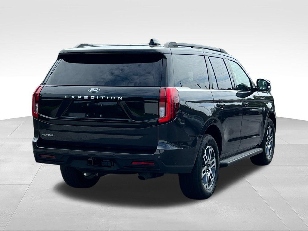 Used 2025 Ford Expedition Active RWD image 5