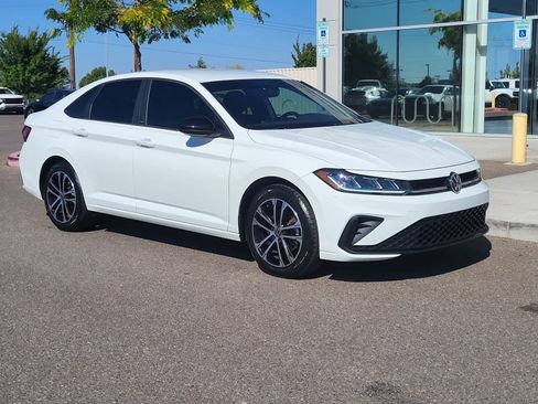 Used 2025 Volkswagen Jetta Sport FWD image 3