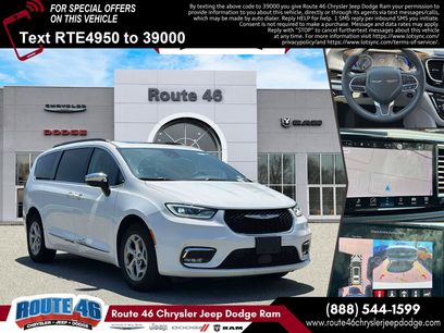 Used 2023 Chrysler Pacifica Limited w/ Uconnect Theater Family Group