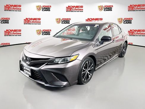 Certified 2019 Toyota Camry SE image 11