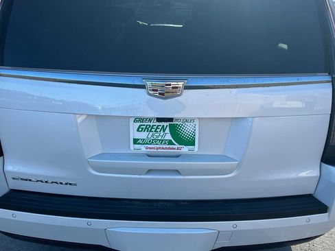 Used 2019 Cadillac Escalade ESV Luxury image 14