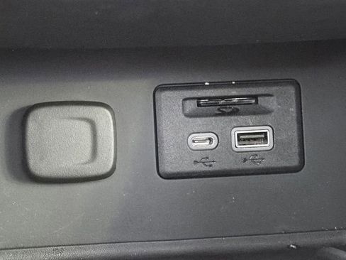 Used 2023 GMC Acadia Denali w/ Denali Ultimate Package image 8