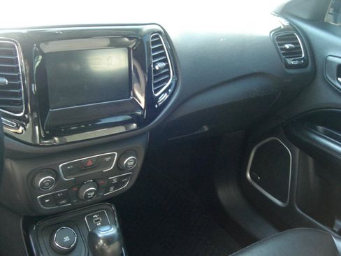 Used 2021 Jeep Compass Latitude w/ Sun and Sound Group AWD/4WD image 8