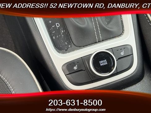 Used 2024 Hyundai Venue Limited FWD image 23