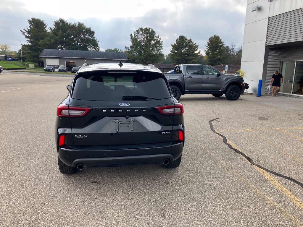 Used 2024 Ford Escape ST-Line w/ Tech Pack #1 AWD/4WD image 8