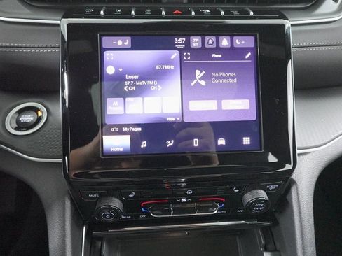 New 2025 Jeep Grand Cherokee Altitude image 16