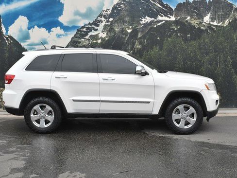 Used 2012 Jeep Grand Cherokee Limited w/ Luxury Group II AWD/4WD image 2