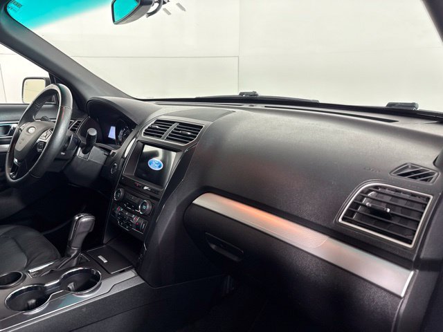 Used 2017 Ford Explorer XLT w/ Equipment Group 202A FWD image 37