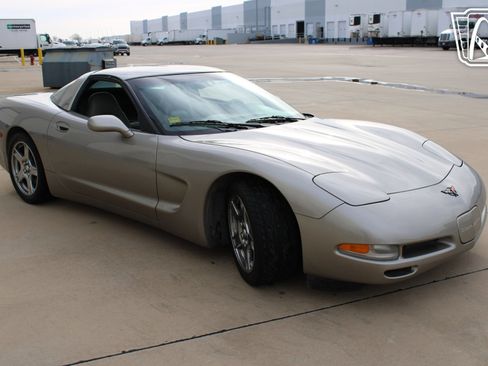 Used 1998 Chevrolet Corvette Coupe w/ Performance Handling Pkg image 21