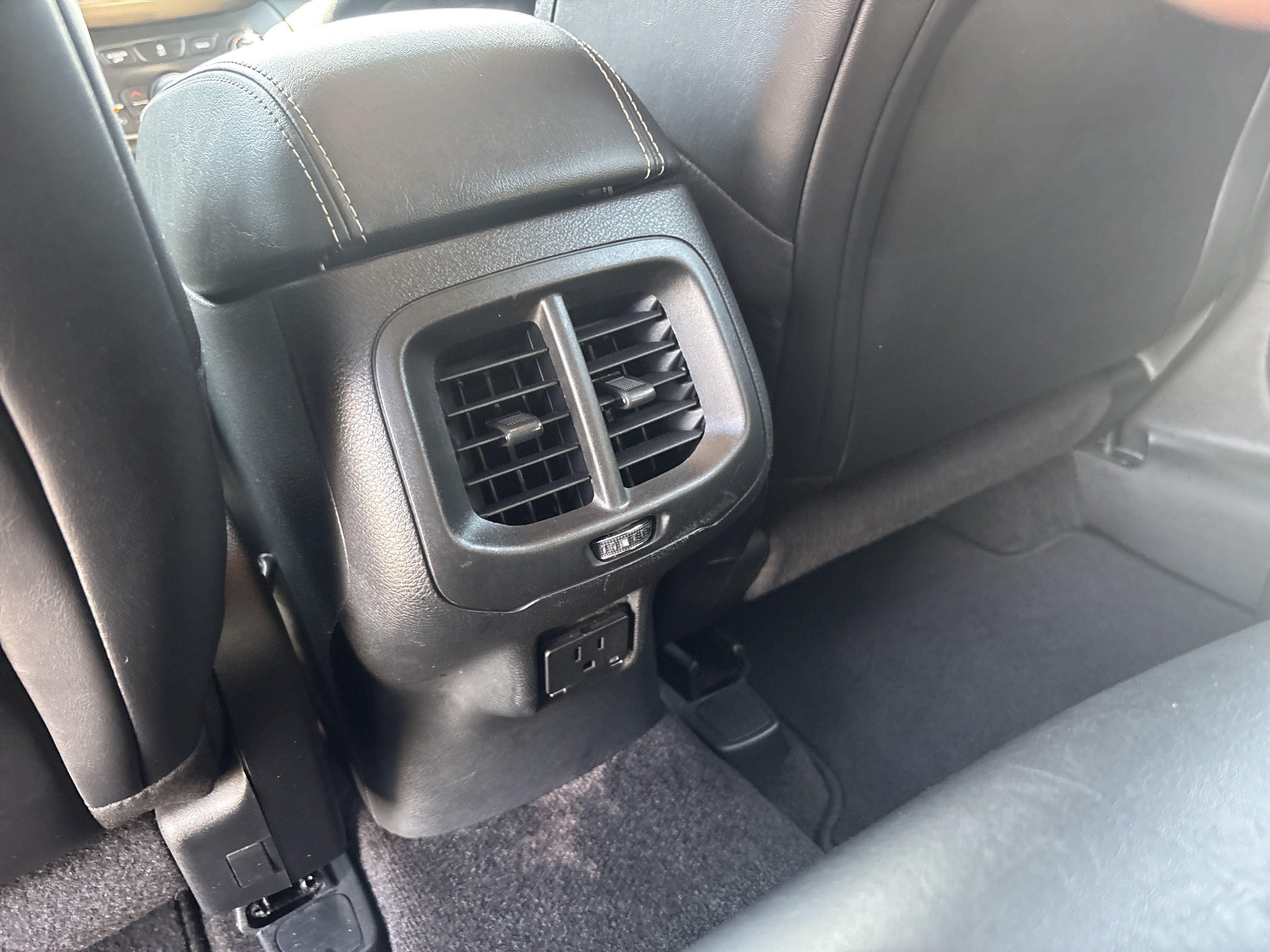 Used 2015 Jeep Cherokee Limited FWD image 33