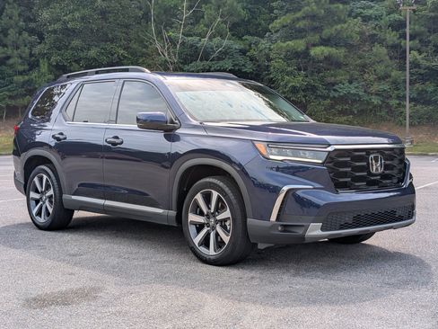 Used 2024 Honda Pilot Touring image 11