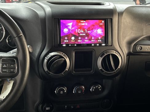 Used 2017 Jeep Wrangler Unlimited Sport w/ Connectivity Group AWD/4WD image 11
