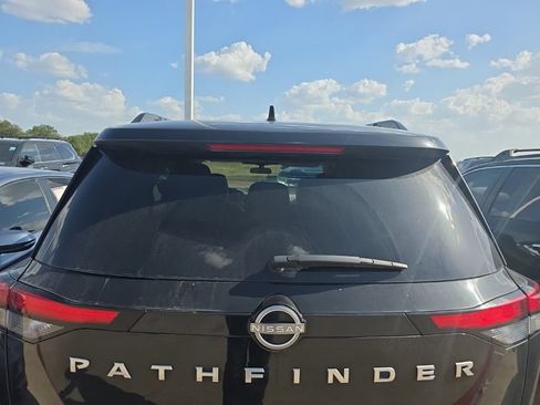 Used 2024 Nissan Pathfinder SV FWD image 4