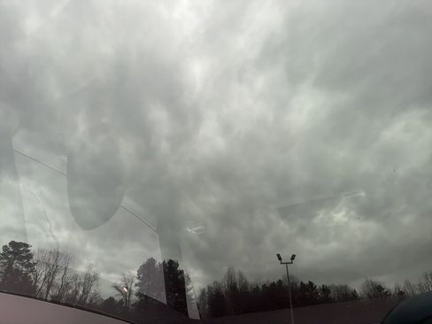 Used 2022 Tesla Model Y Long Range image 37