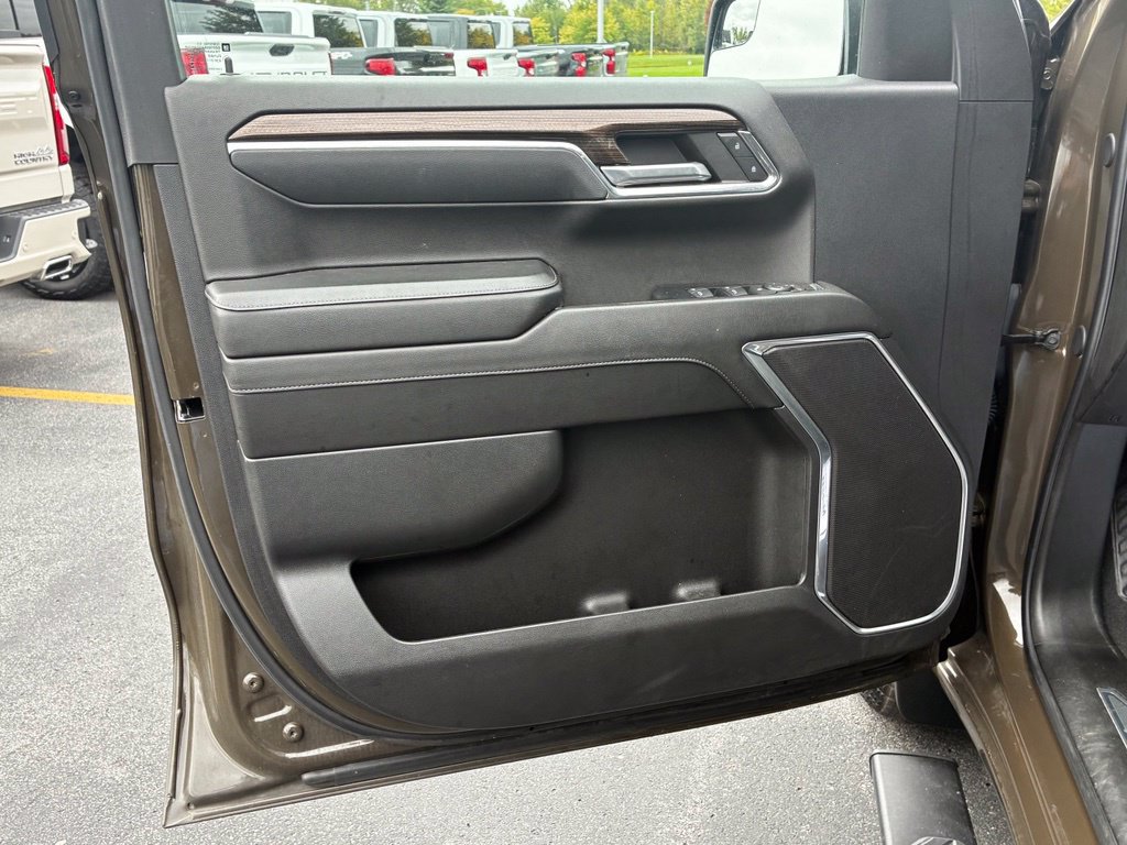 Used 2024 Chevrolet Silverado 1500 LT AWD/4WD image 5