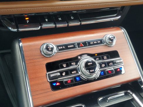 Used 2023 Lincoln Aviator Reserve w/ Equipment Group 201A AWD/4WD image 18