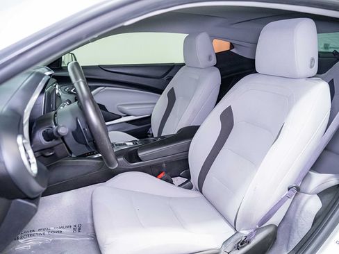 Used 2016 Chevrolet Camaro LT RWD image 12