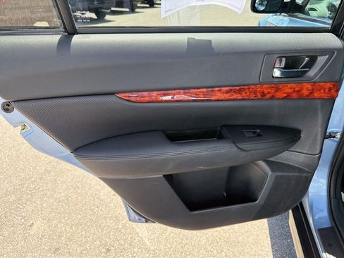 Used 2011 Subaru Outback 2.5i Limited AWD/4WD image 23