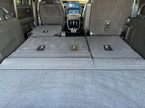 Certified 2025 GMC Yukon XL AT4 Ultimate AWD/4WD image 17