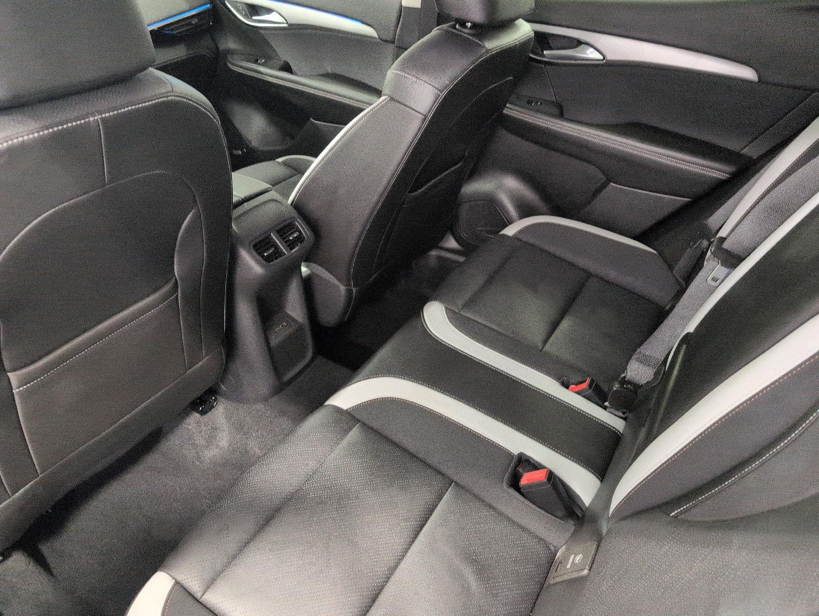 Used 2024 Buick Envision Sport Touring AWD/4WD image 21