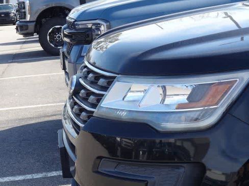 Used 2017 Ford Explorer Base image 17