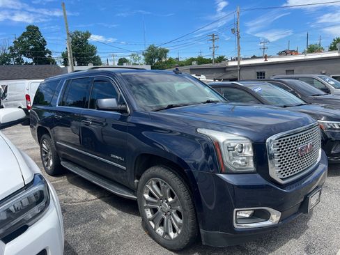 Used 2017 GMC Yukon XL Denali w/ Open Road Package AWD/4WD image 3
