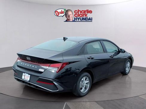 New 2026 Hyundai Elantra SE FWD image 5