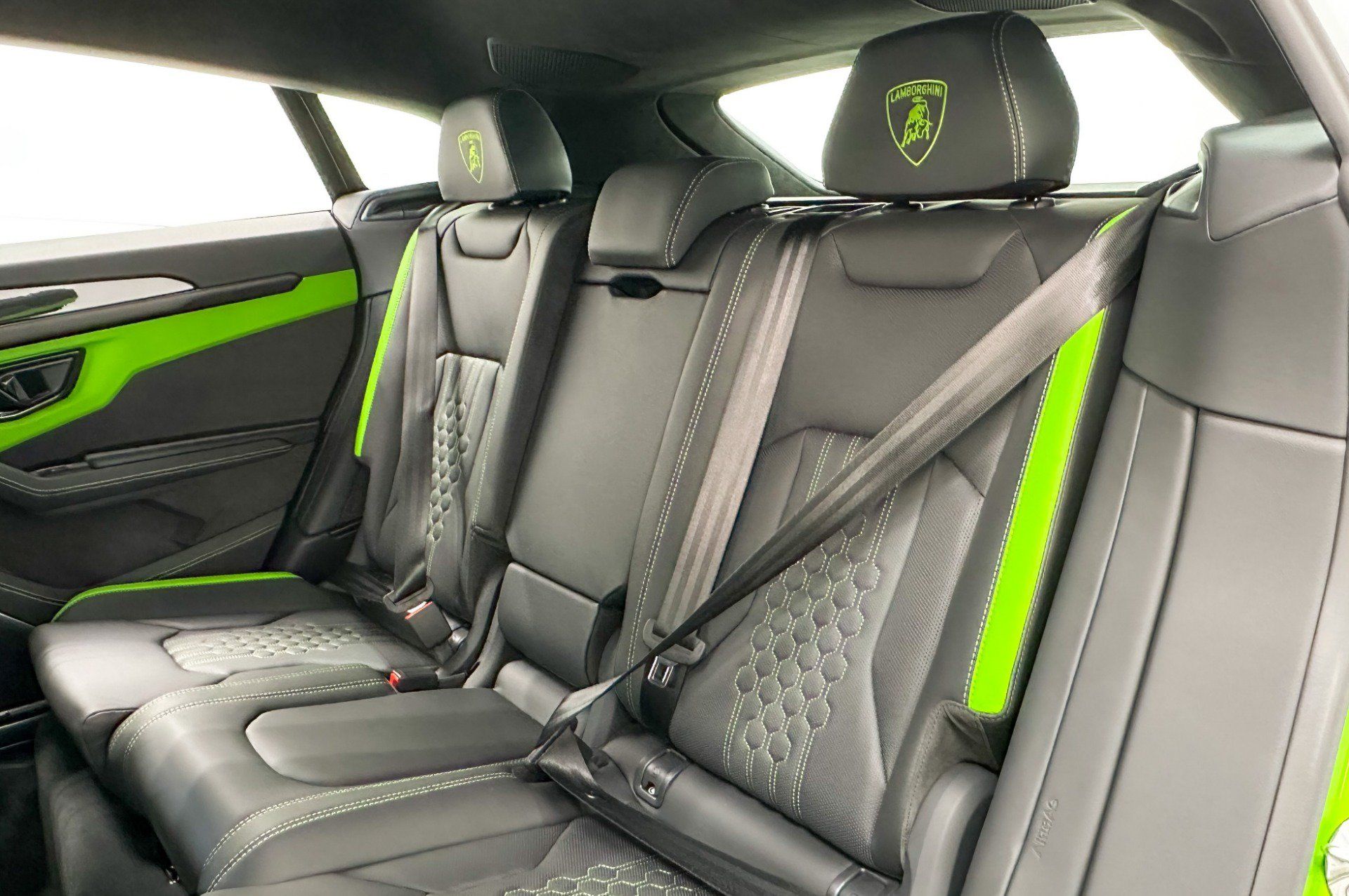 Used 2025 Lamborghini Urus SE AWD/4WD image 14
