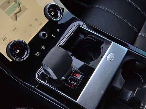 Used 2023 Land Rover Range Rover Velar R-Dynamic S image 18