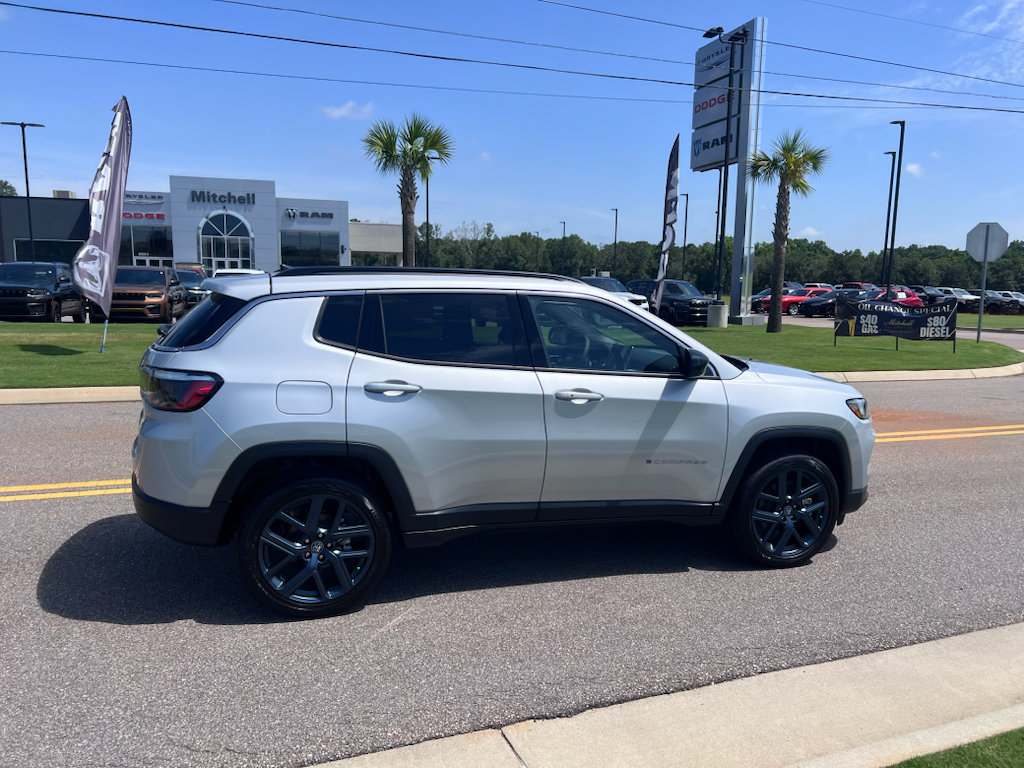 New 2026 Jeep Compass Latitude AWD/4WD image 3