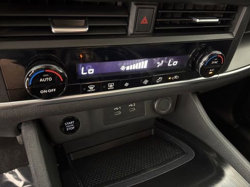 Used 2024 Nissan Rogue SV FWD image 31