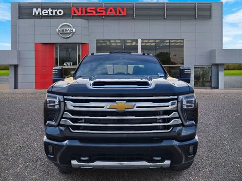 Used 2025 Chevrolet Silverado 3500 High Country w/ Technology Package image 2