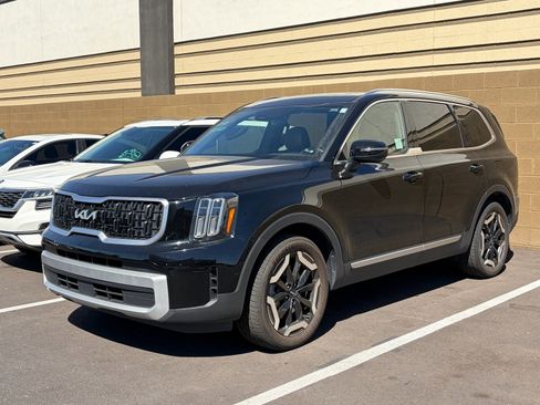 Certified 2023 Kia Telluride EX w/ EX Captain's Chair Package image 5