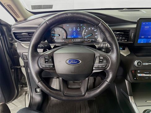 Used 2020 Ford Explorer XLT w/ Equipment Group 202A AWD/4WD image 12