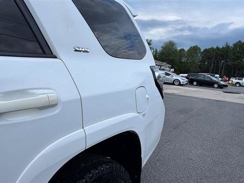 Used 2014 Toyota 4Runner SR5 AWD/4WD image 17