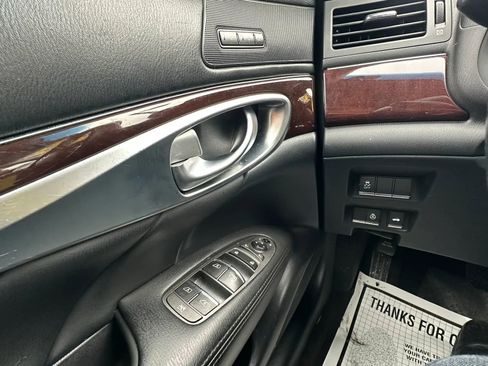 Used 2017 INFINITI Q70 L 3.7 image 12