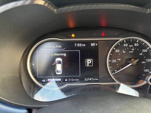 Used 2025 Nissan Versa SV FWD image 38