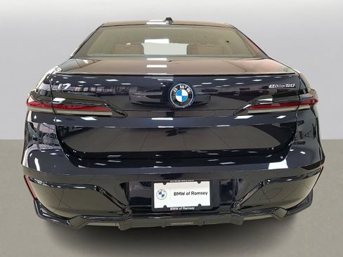 Used 2025 BMW i7 eDrive50 w/ M Sport Package RWD image 5