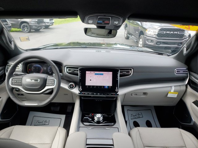 Used 2025 Jeep Wagoneer 4WD image 16