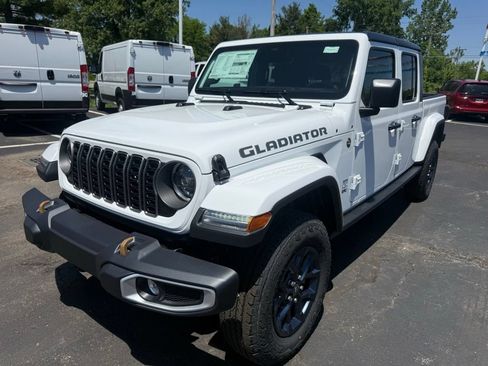 New 2026 Jeep Gladiator Sport AWD/4WD image 7