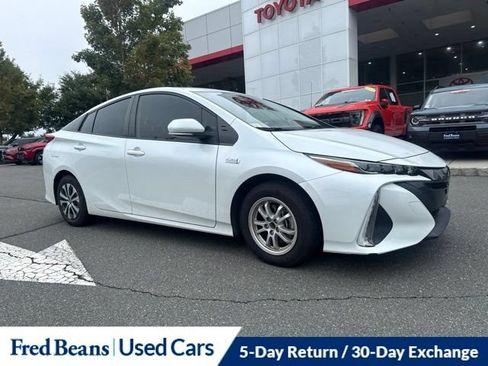 Used 2021 Toyota Prius Prime XLE FWD image 3