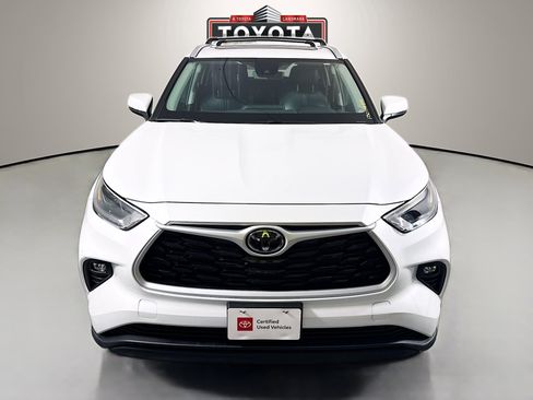Certified 2023 Toyota Highlander XLE image 2