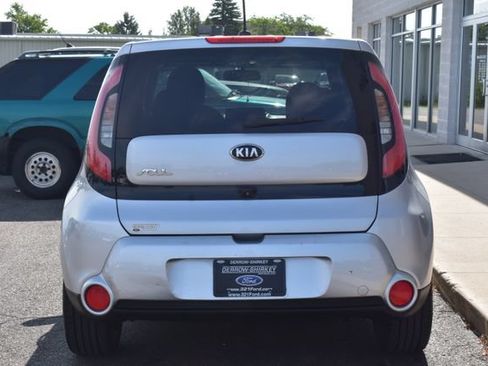 Used 2014 Kia Soul ! FWD image 7
