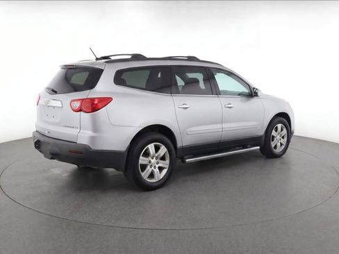 Used 2011 Chevrolet Traverse LT w/ LPO, 'HIT The Road' Package FWD image 4