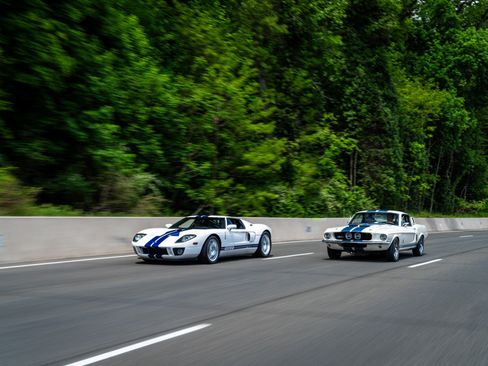Used 2006 Ford GT RWD image 3