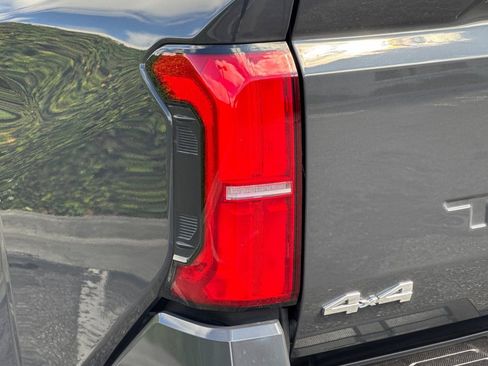 Used 2025 Toyota Tacoma SR5 AWD/4WD image 27