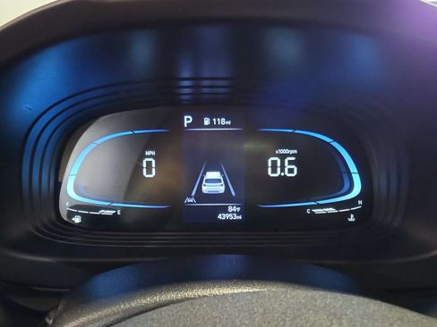 Used 2024 Hyundai Venue SEL FWD image 10