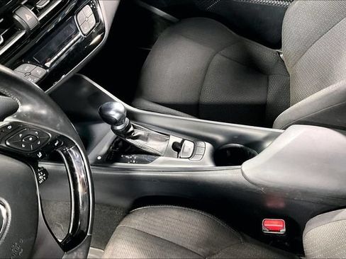 Used 2018 Toyota C-HR XLE FWD image 17