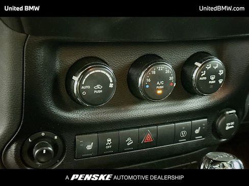 Used 2016 Jeep Wrangler Unlimited Rubicon w/ Max Tow Package image 10