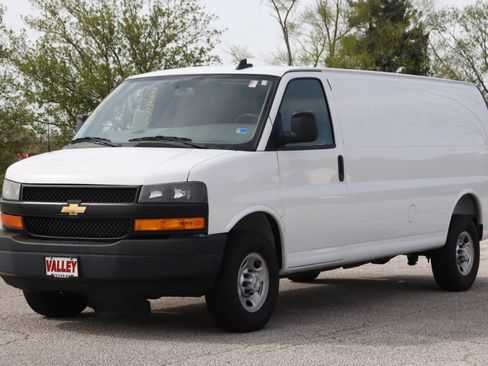 Used 2025 Chevrolet Express 2500 Extended w/ Driver Convenience Package RWD image 4